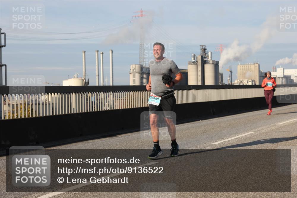 03.10.2025 - Köhlbrandbrückenlauf Lena Gebhardt http://msf.ph/oto/9136522 03.10.2025 09:54:24 Position 2 1015 meine-sportfotos.de