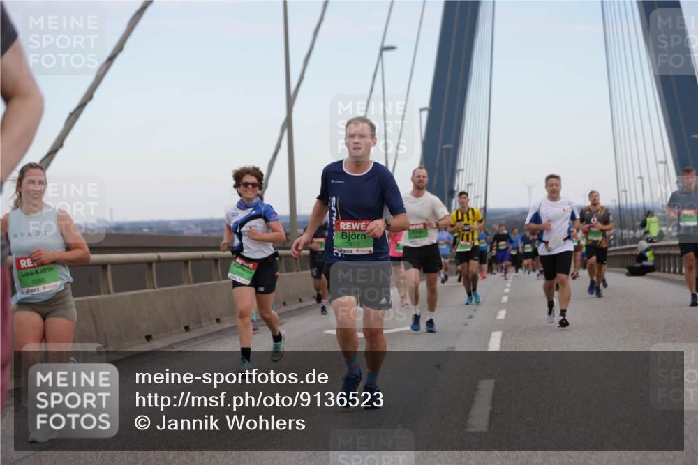 03.10.2025 - Köhlbrandbrückenlauf Jannik Wohlers http://msf.ph/oto/9136523 03.10.2025 15:24:40 Position 1 7056, 7610 meine-sportfotos.de
