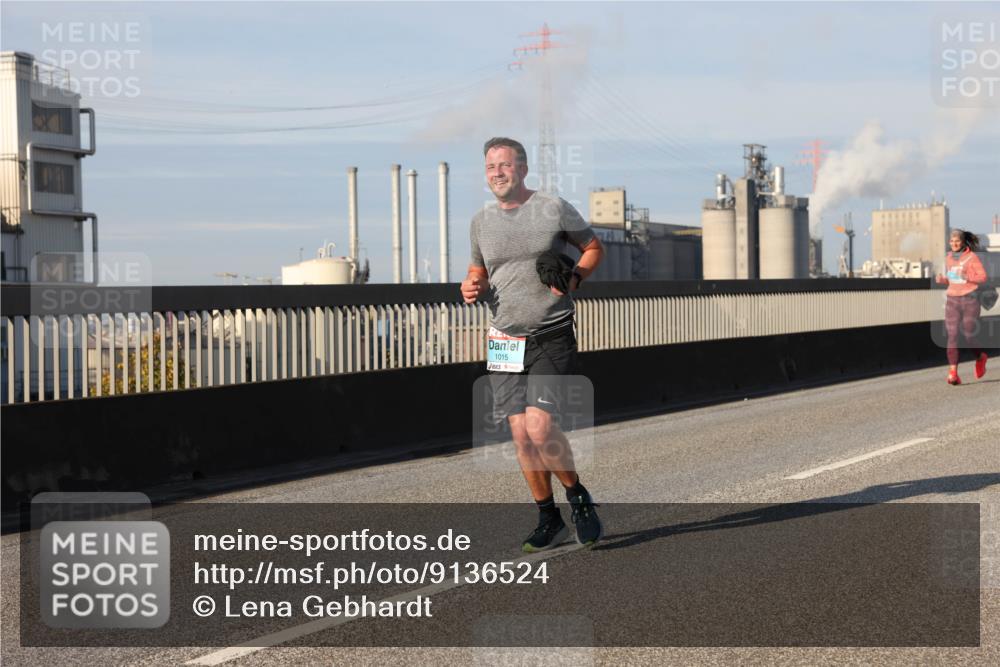 03.10.2025 - Köhlbrandbrückenlauf Lena Gebhardt http://msf.ph/oto/9136524 03.10.2025 09:54:24 Position 2 1015 meine-sportfotos.de