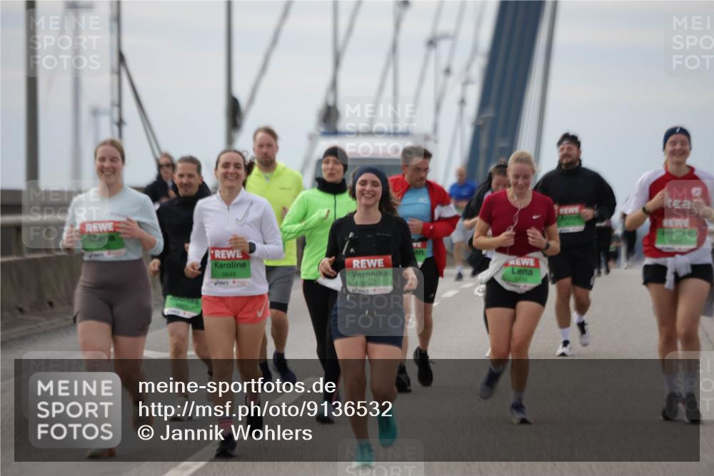 03.10.2025 - Köhlbrandbrückenlauf Jannik Wohlers http://msf.ph/oto/9136532 03.10.2025 16:07:05 Position 1 8849, 8850, 9336 meine-sportfotos.de