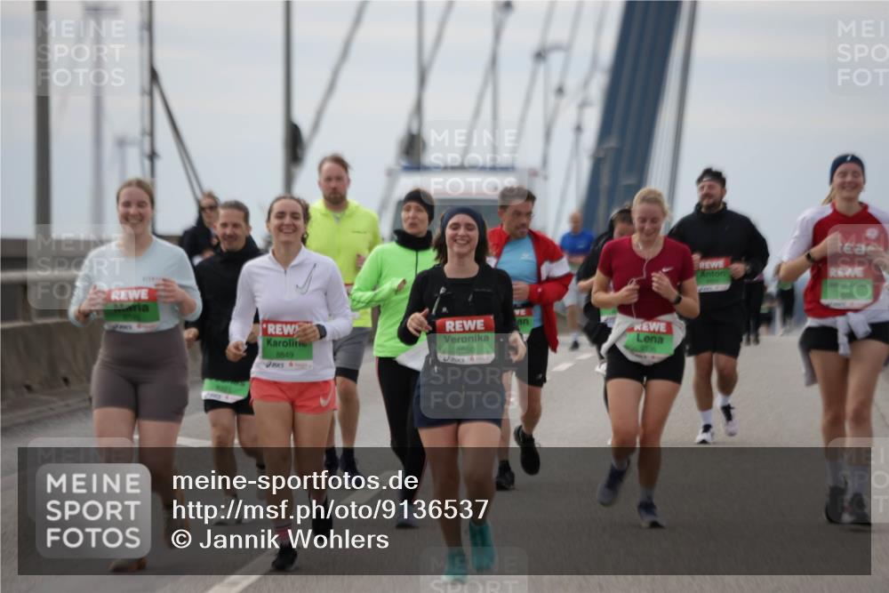 03.10.2025 - Köhlbrandbrückenlauf Jannik Wohlers http://msf.ph/oto/9136537 03.10.2025 16:07:05 Position 1 9391, 8849, 8850, 9336 meine-sportfotos.de