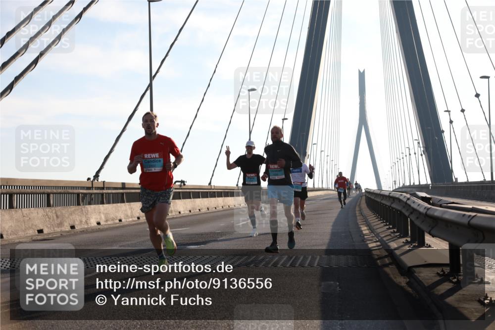 03.10.2025 - Köhlbrandbrückenlauf Yannick Fuchs http://msf.ph/oto/9136556 03.10.2025 08:20:20 Position 2 2402 meine-sportfotos.de