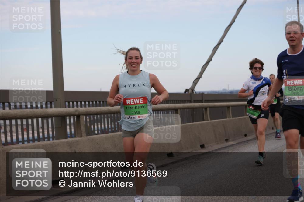 03.10.2025 - Köhlbrandbrückenlauf Jannik Wohlers http://msf.ph/oto/9136569 03.10.2025 15:24:41 Position 1 7056, 7001, 7610 meine-sportfotos.de