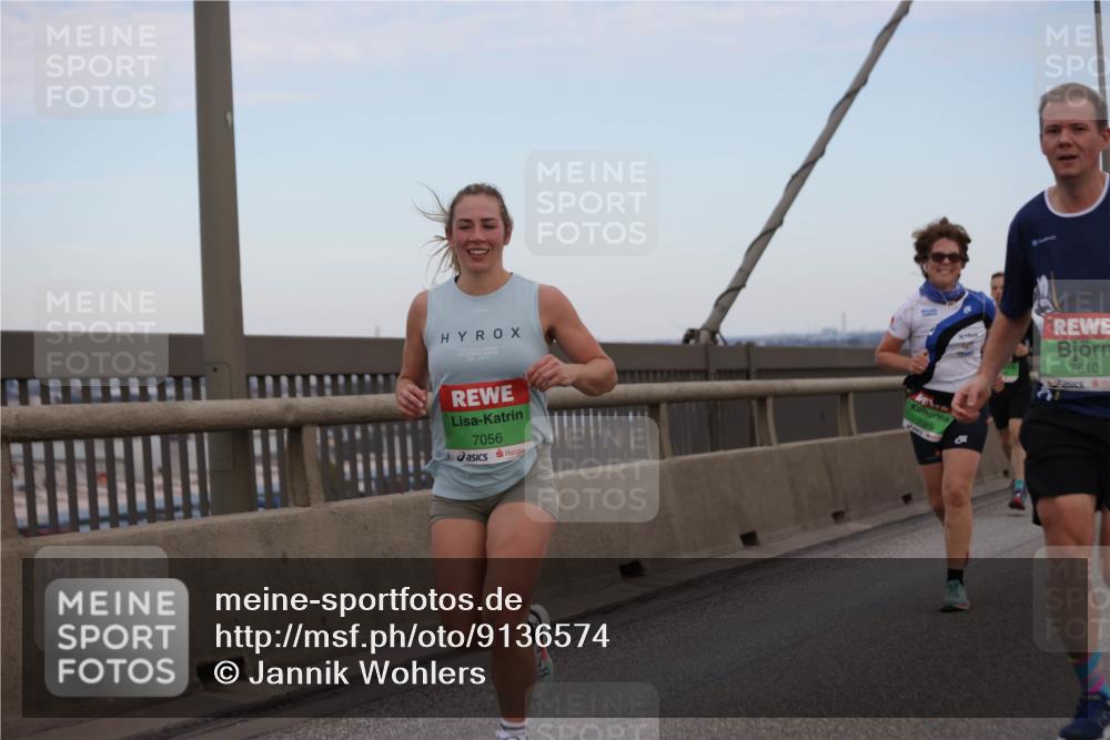 03.10.2025 - Köhlbrandbrückenlauf Jannik Wohlers http://msf.ph/oto/9136574 03.10.2025 15:24:41 Position 1 7056, 7085, 7610 meine-sportfotos.de