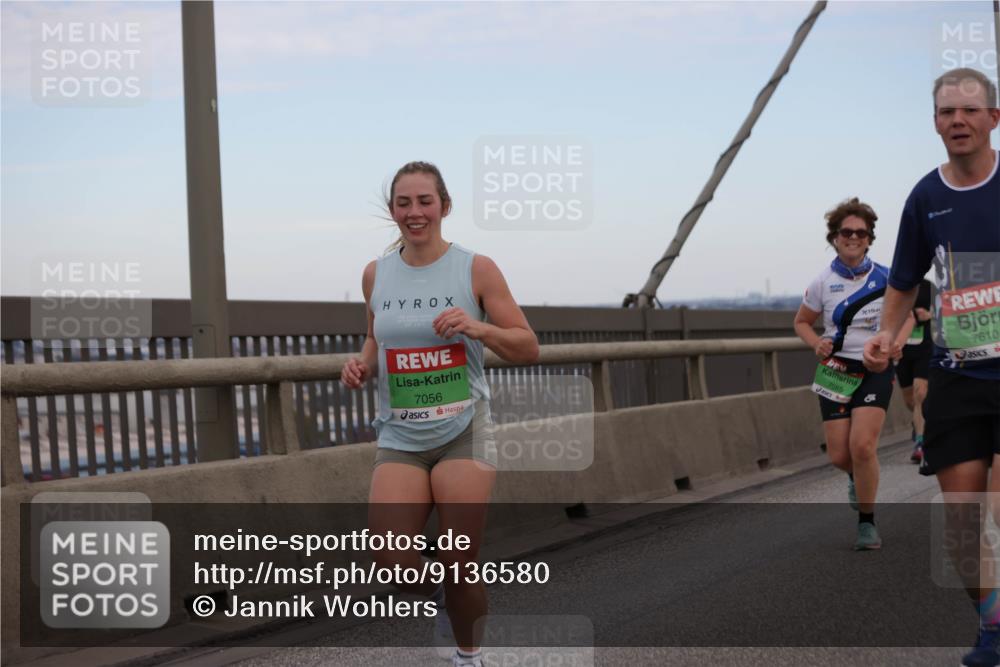 03.10.2025 - Köhlbrandbrückenlauf Jannik Wohlers http://msf.ph/oto/9136580 03.10.2025 15:24:41 Position 1 7056, 7085, 7610 meine-sportfotos.de