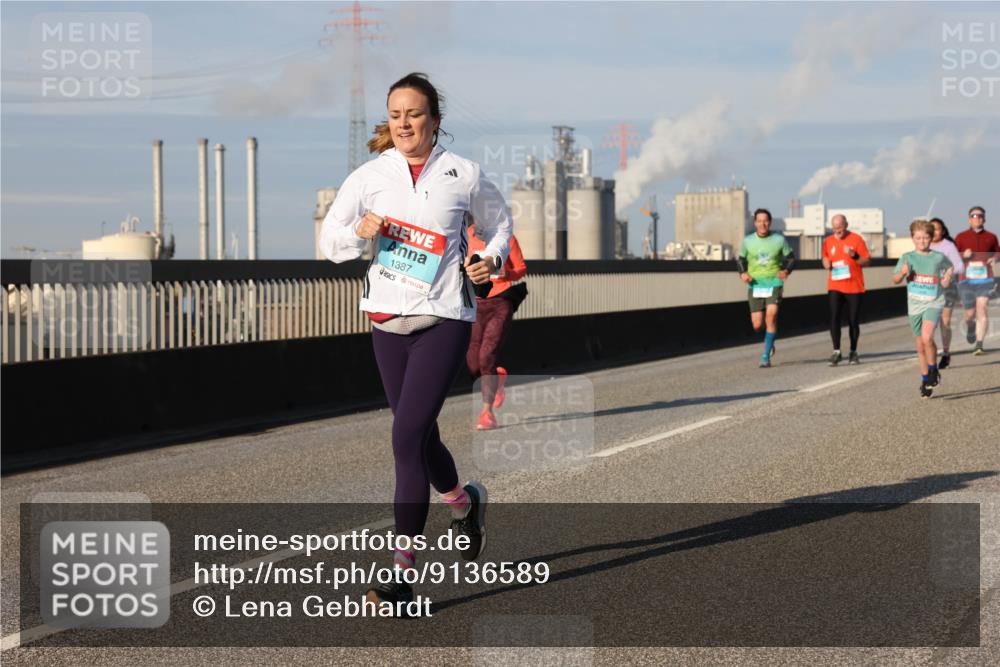 03.10.2025 - Köhlbrandbrückenlauf Lena Gebhardt http://msf.ph/oto/9136589 03.10.2025 09:54:27 Position 2 1387 meine-sportfotos.de