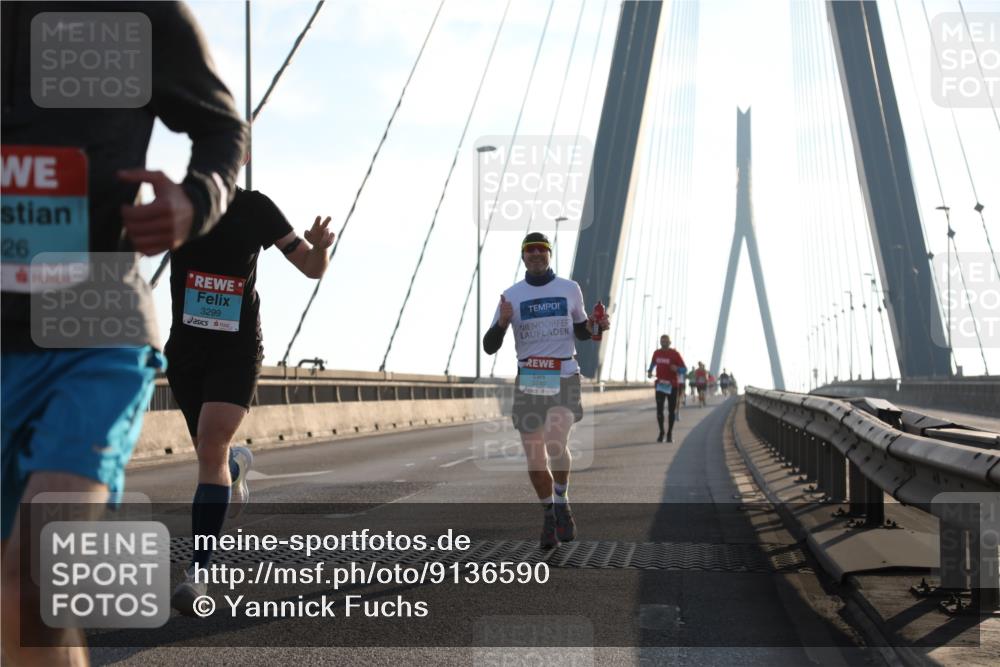 03.10.2025 - Köhlbrandbrückenlauf Yannick Fuchs http://msf.ph/oto/9136590 03.10.2025 08:20:22 Position 2 26, 3299, 3740 meine-sportfotos.de