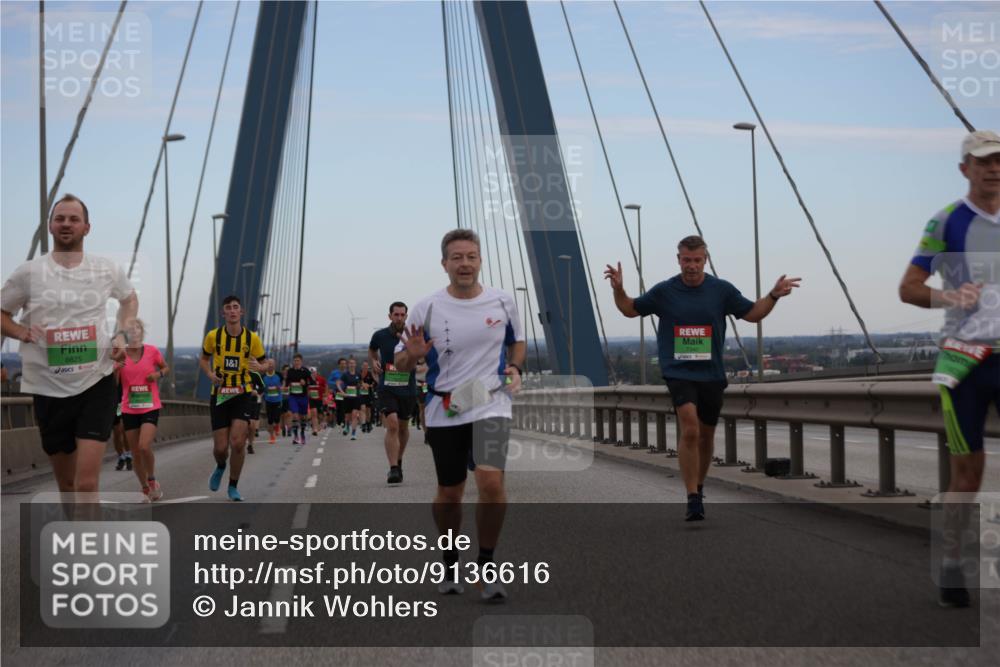 03.10.2025 - Köhlbrandbrückenlauf Jannik Wohlers http://msf.ph/oto/9136616 03.10.2025 15:24:43 Position 1 8825, 1, 1 meine-sportfotos.de