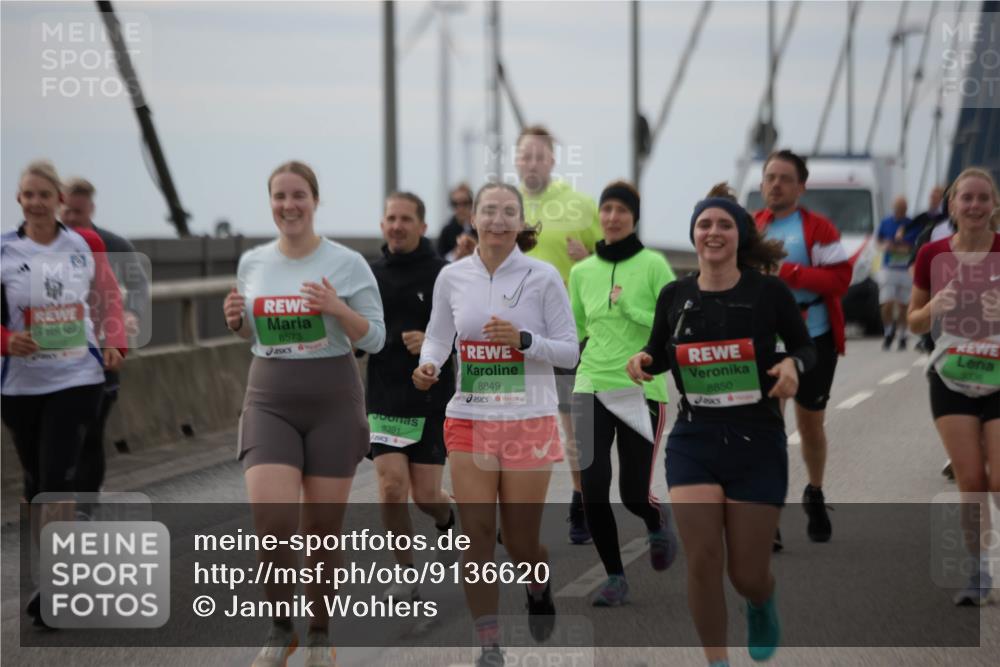 03.10.2025 - Köhlbrandbrückenlauf Jannik Wohlers http://msf.ph/oto/9136620 03.10.2025 16:07:07 Position 1 8573, 8391, 8849, 8850 meine-sportfotos.de