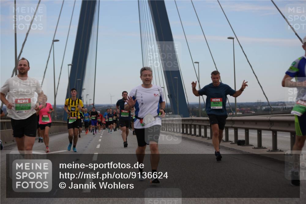 03.10.2025 - Köhlbrandbrückenlauf Jannik Wohlers http://msf.ph/oto/9136624 03.10.2025 15:24:43 Position 1 8825, 1, 1, 7340 meine-sportfotos.de