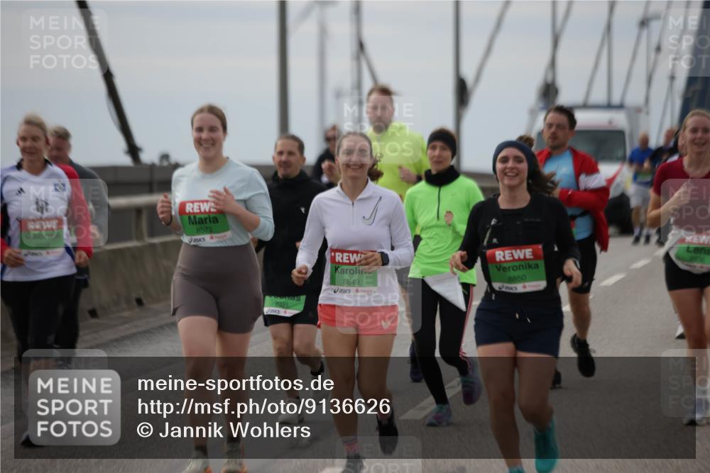 03.10.2025 - Köhlbrandbrückenlauf Jannik Wohlers http://msf.ph/oto/9136626 03.10.2025 16:07:07 Position 1 8573, 8391, 8849, 8850 meine-sportfotos.de