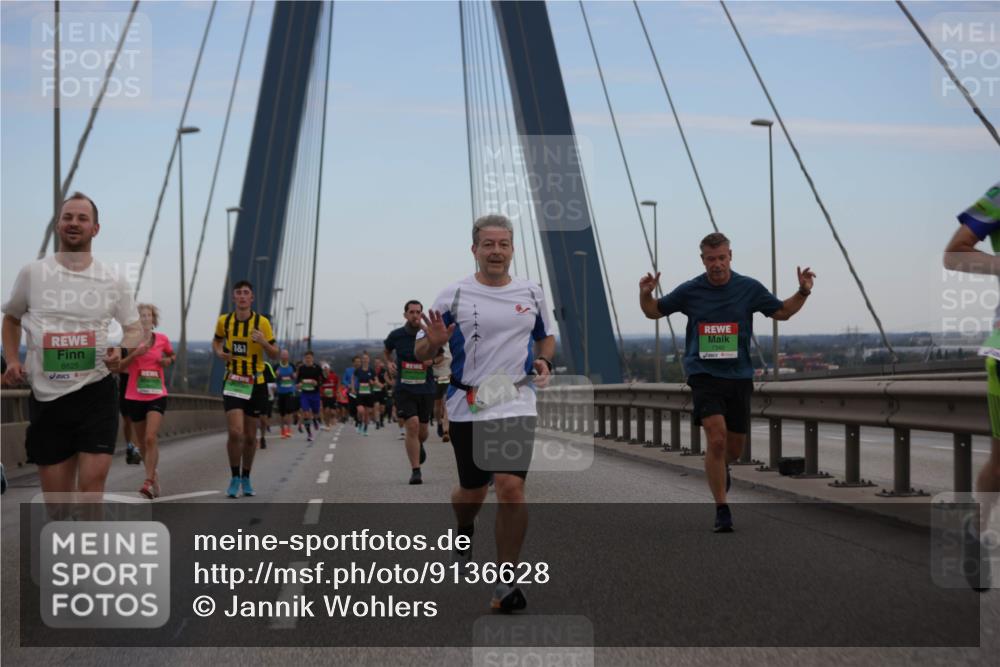 03.10.2025 - Köhlbrandbrückenlauf Jannik Wohlers http://msf.ph/oto/9136628 03.10.2025 15:24:43 Position 1 8825, 1, 1 meine-sportfotos.de