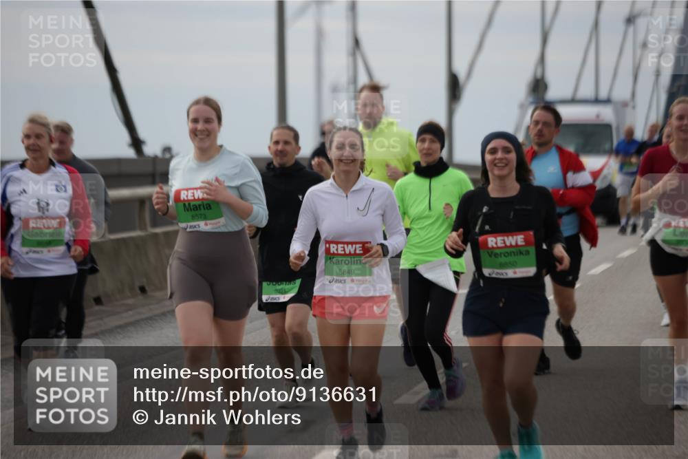 03.10.2025 - Köhlbrandbrückenlauf Jannik Wohlers http://msf.ph/oto/9136631 03.10.2025 16:07:07 Position 1 8573, 8391, 8849, 8850 meine-sportfotos.de