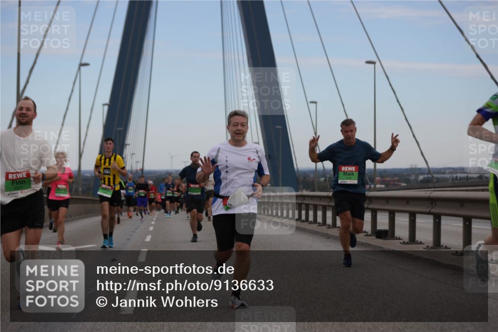 03.10.2025 - Köhlbrandbrückenlauf Jannik Wohlers http://msf.ph/oto/9136633 03.10.2025 15:24:43 Position 1 8825, 181, 7340 meine-sportfotos.de
