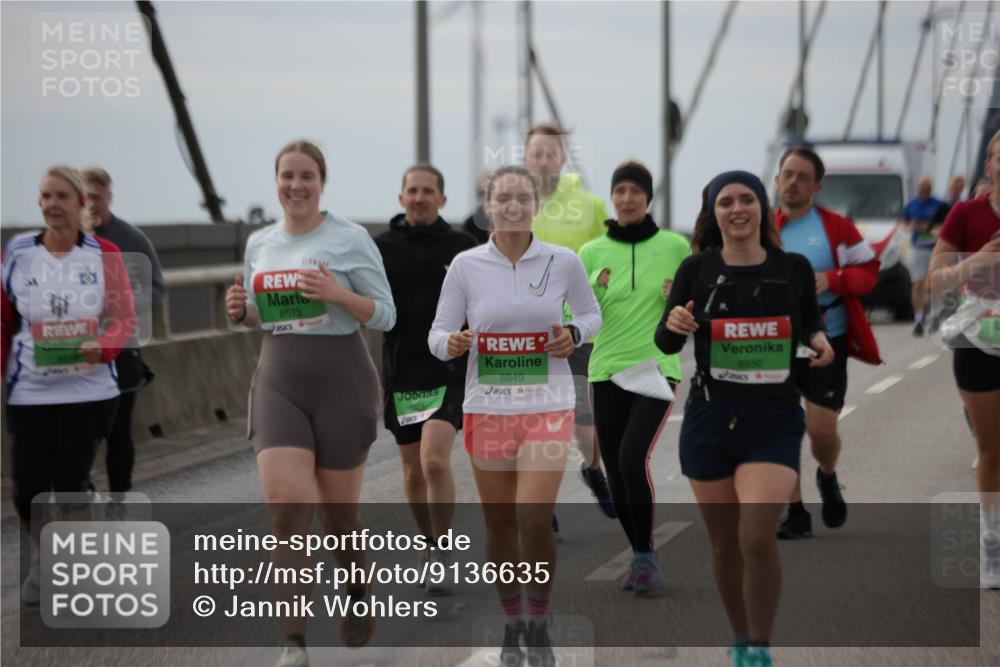 03.10.2025 - Köhlbrandbrückenlauf Jannik Wohlers http://msf.ph/oto/9136635 03.10.2025 16:07:07 Position 1 8573, 8849, 8850 meine-sportfotos.de