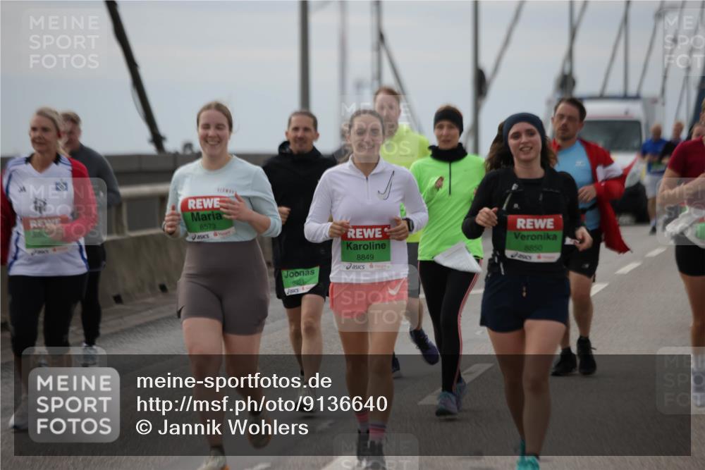 03.10.2025 - Köhlbrandbrückenlauf Jannik Wohlers http://msf.ph/oto/9136640 03.10.2025 16:07:07 Position 1 8573, 8891, 8849, 8850 meine-sportfotos.de