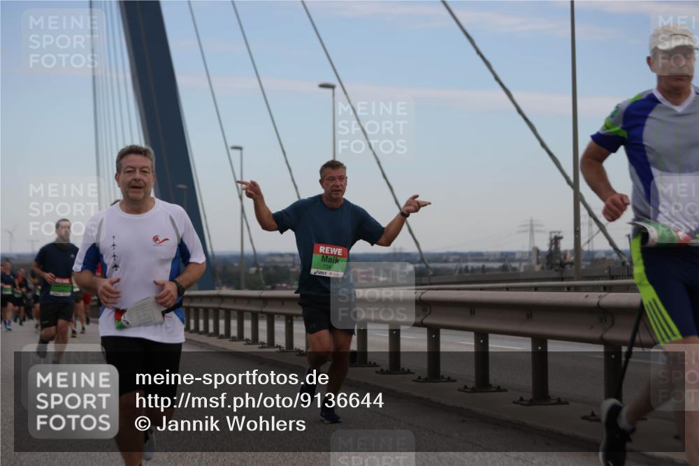 03.10.2025 - Köhlbrandbrückenlauf Jannik Wohlers http://msf.ph/oto/9136644 03.10.2025 15:24:43 Position 1 7340 meine-sportfotos.de