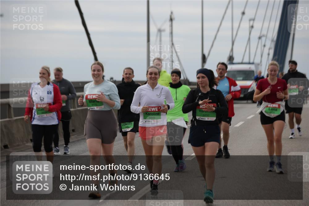 03.10.2025 - Köhlbrandbrückenlauf Jannik Wohlers http://msf.ph/oto/9136645 03.10.2025 16:07:08 Position 1 8573, 8849, 8850 meine-sportfotos.de