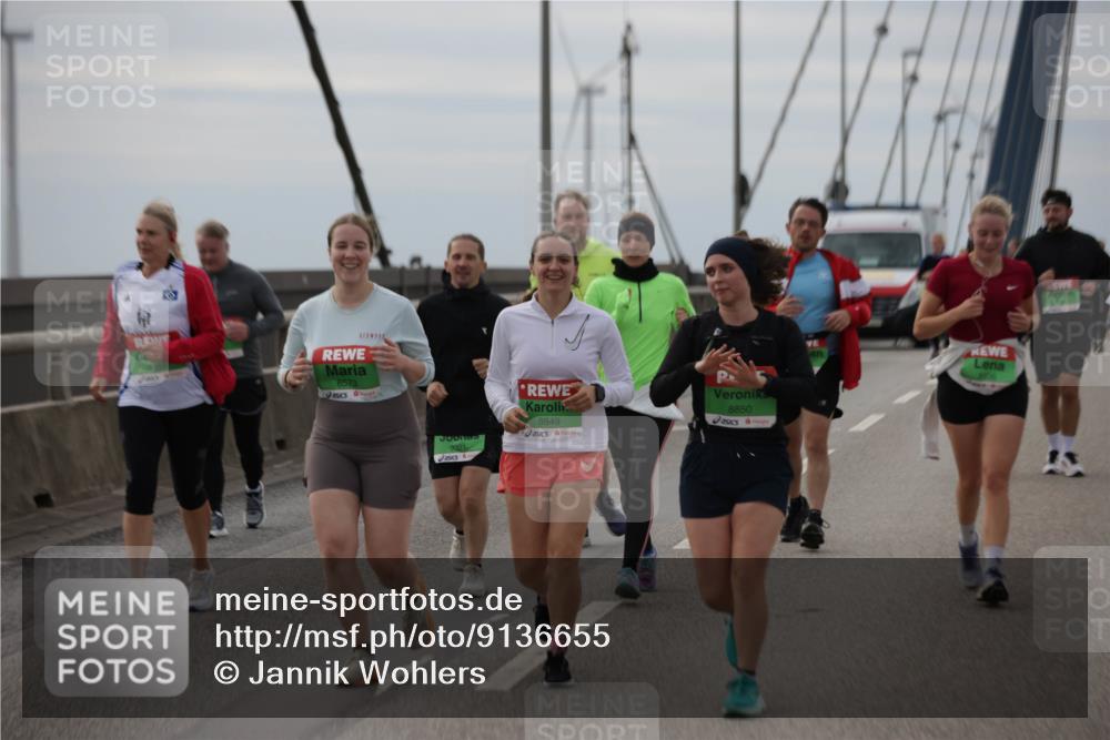 03.10.2025 - Köhlbrandbrückenlauf Jannik Wohlers http://msf.ph/oto/9136655 03.10.2025 16:07:08 Position 1 8573, 8849, 8391, 8850, 98306 meine-sportfotos.de