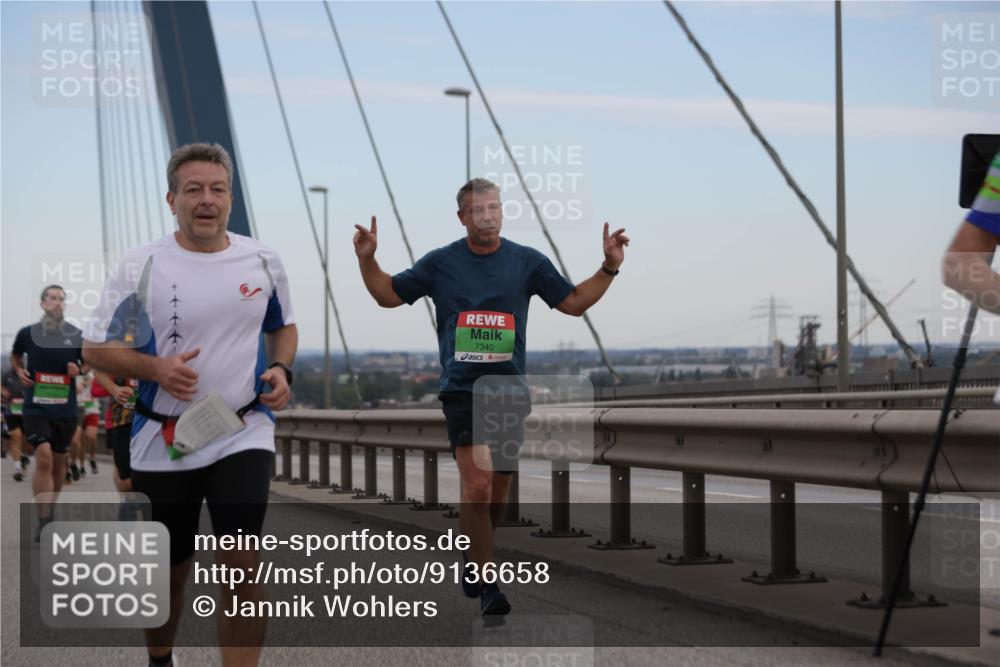 03.10.2025 - Köhlbrandbrückenlauf Jannik Wohlers http://msf.ph/oto/9136658 03.10.2025 15:24:43 Position 1 7340 meine-sportfotos.de