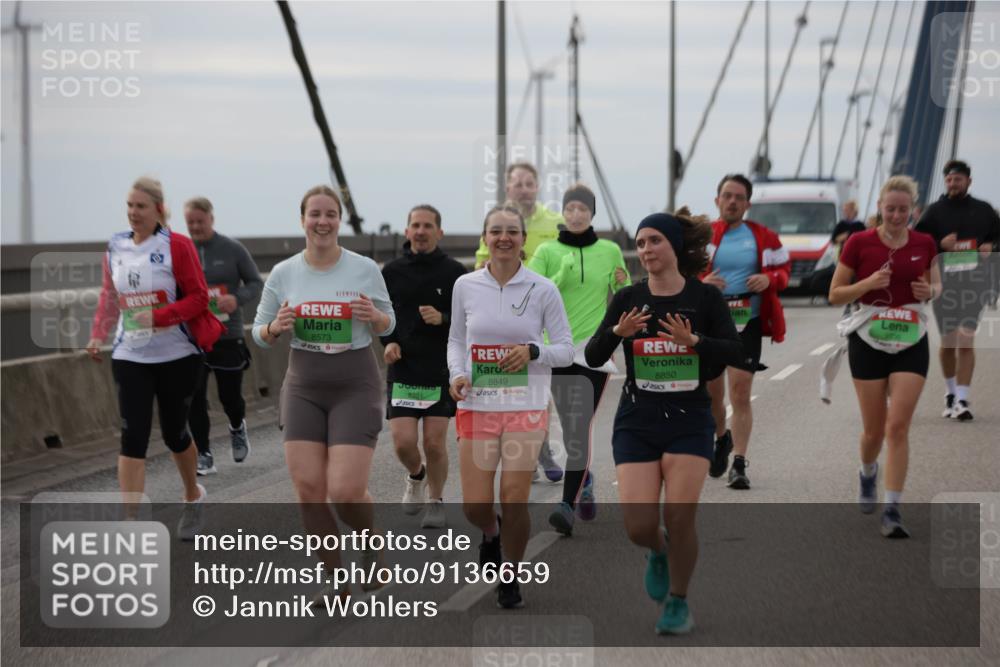 03.10.2025 - Köhlbrandbrückenlauf Jannik Wohlers http://msf.ph/oto/9136659 03.10.2025 16:07:08 Position 1 8573, 8391, 8849, 8850 meine-sportfotos.de