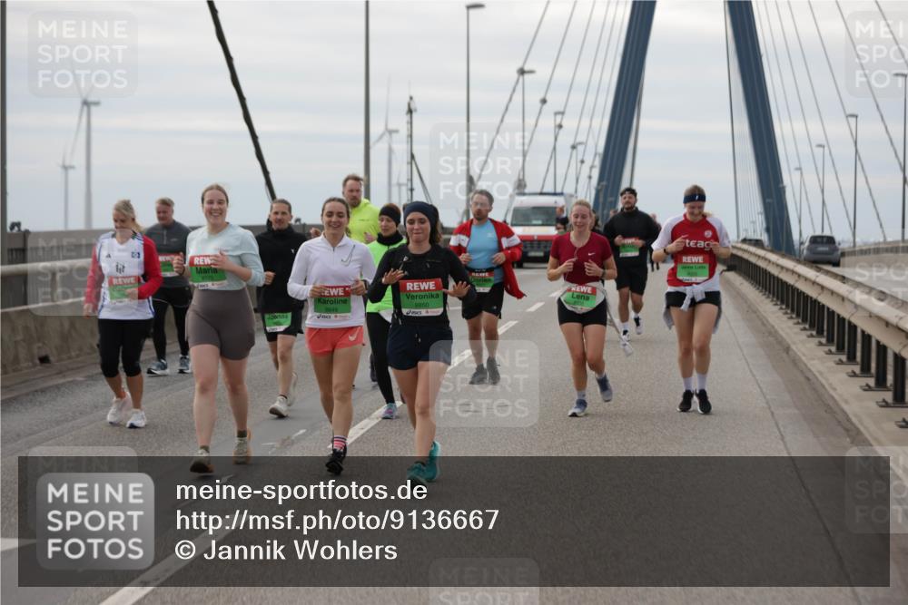 03.10.2025 - Köhlbrandbrückenlauf Jannik Wohlers http://msf.ph/oto/9136667 03.10.2025 16:07:09 Position 1 8573, 8849, 8850, 9335 meine-sportfotos.de