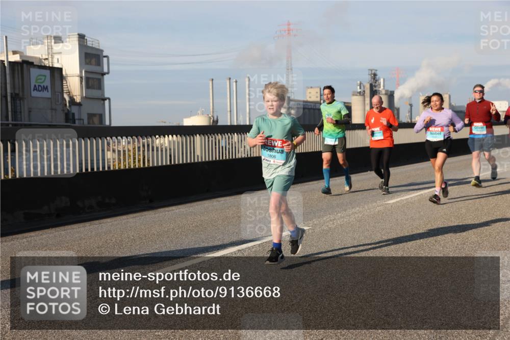 03.10.2025 - Köhlbrandbrückenlauf Lena Gebhardt http://msf.ph/oto/9136668 03.10.2025 09:54:30 Position 2 1806, 1521 meine-sportfotos.de