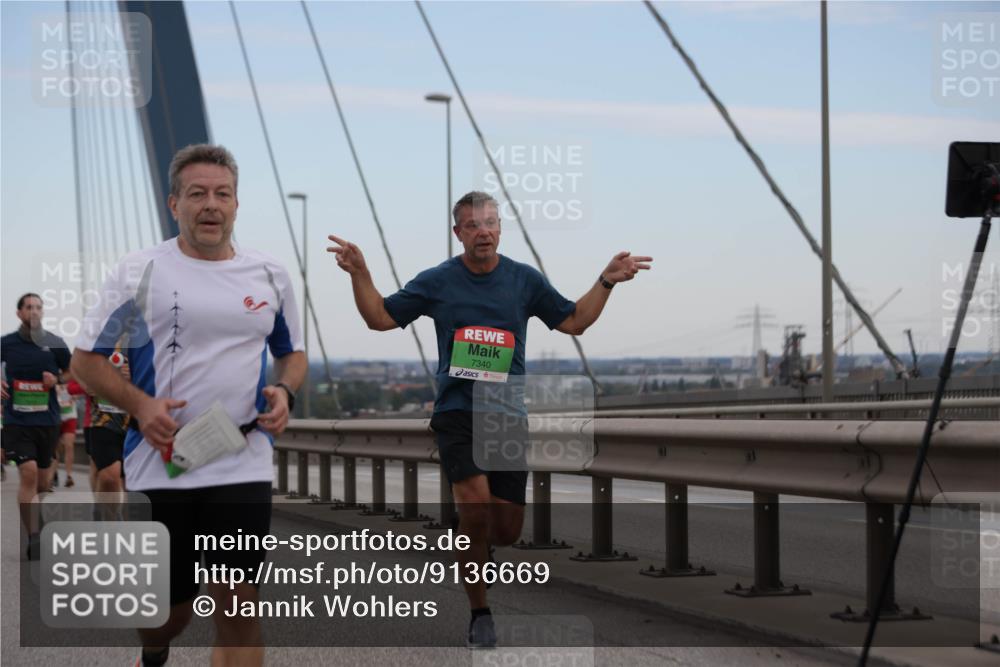 03.10.2025 - Köhlbrandbrückenlauf Jannik Wohlers http://msf.ph/oto/9136669 03.10.2025 15:24:43 Position 1 7340 meine-sportfotos.de