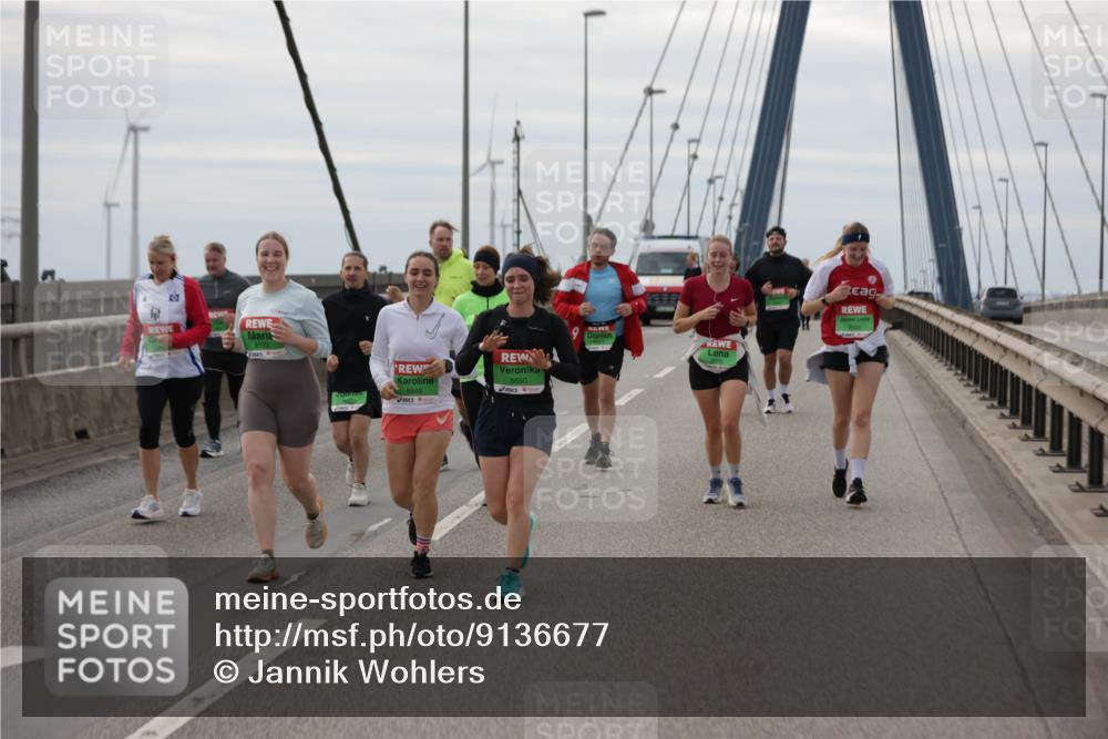 03.10.2025 - Köhlbrandbrückenlauf Jannik Wohlers http://msf.ph/oto/9136677 03.10.2025 16:07:09 Position 1 2, 8849, 8850 meine-sportfotos.de