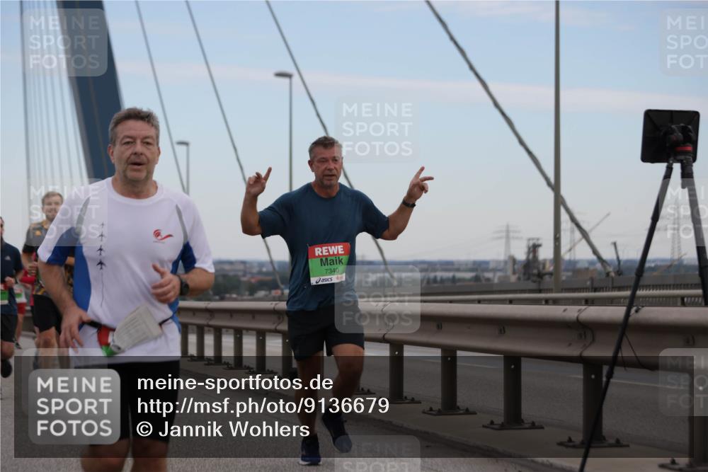 03.10.2025 - Köhlbrandbrückenlauf Jannik Wohlers http://msf.ph/oto/9136679 03.10.2025 15:24:44 Position 1 7340 meine-sportfotos.de