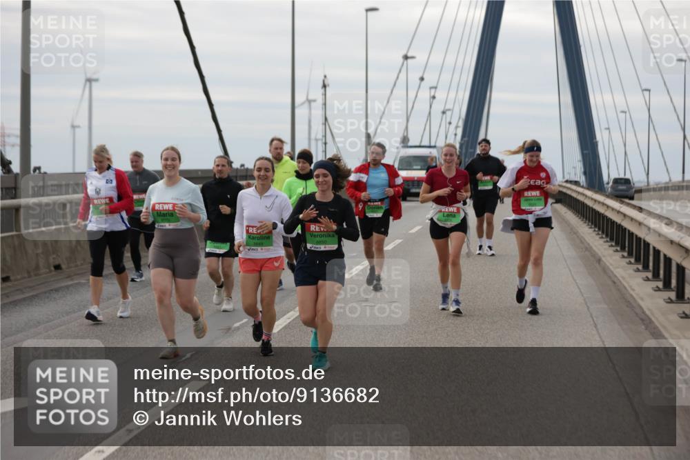 03.10.2025 - Köhlbrandbrückenlauf Jannik Wohlers http://msf.ph/oto/9136682 03.10.2025 16:07:09 Position 1 8573, 8850, 8849 meine-sportfotos.de