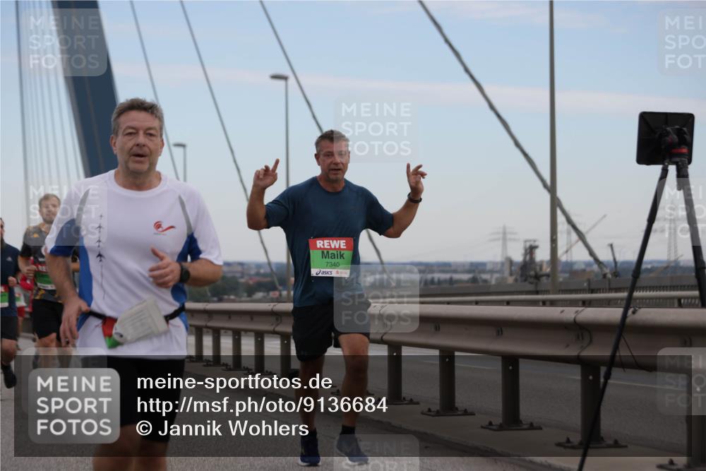 03.10.2025 - Köhlbrandbrückenlauf Jannik Wohlers http://msf.ph/oto/9136684 03.10.2025 15:24:44 Position 1 7340 meine-sportfotos.de
