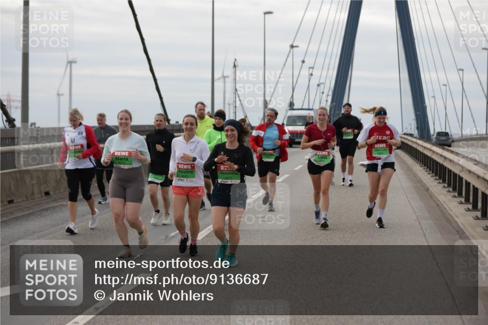 03.10.2025 - Köhlbrandbrückenlauf Jannik Wohlers http://msf.ph/oto/9136687 03.10.2025 16:07:09 Position 1 8573, 8849, 8850 meine-sportfotos.de
