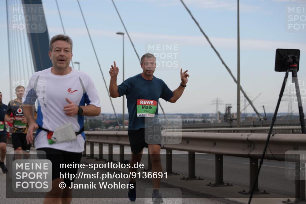 03.10.2025 - Köhlbrandbrückenlauf Jannik Wohlers http://msf.ph/oto/9136691 03.10.2025 15:24:44 Position 1 7340 meine-sportfotos.de
