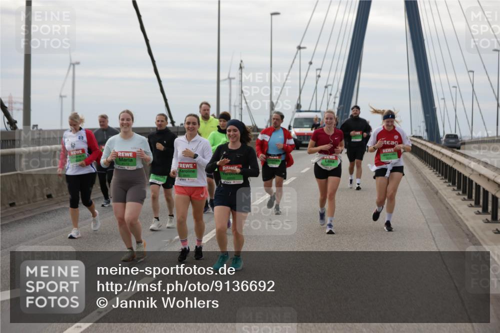 03.10.2025 - Köhlbrandbrückenlauf Jannik Wohlers http://msf.ph/oto/9136692 03.10.2025 16:07:09 Position 1 8573, 8849, 8850 meine-sportfotos.de