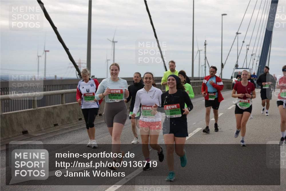 03.10.2025 - Köhlbrandbrückenlauf Jannik Wohlers http://msf.ph/oto/9136719 03.10.2025 16:07:10 Position 1 8573, 8849, 8850 meine-sportfotos.de