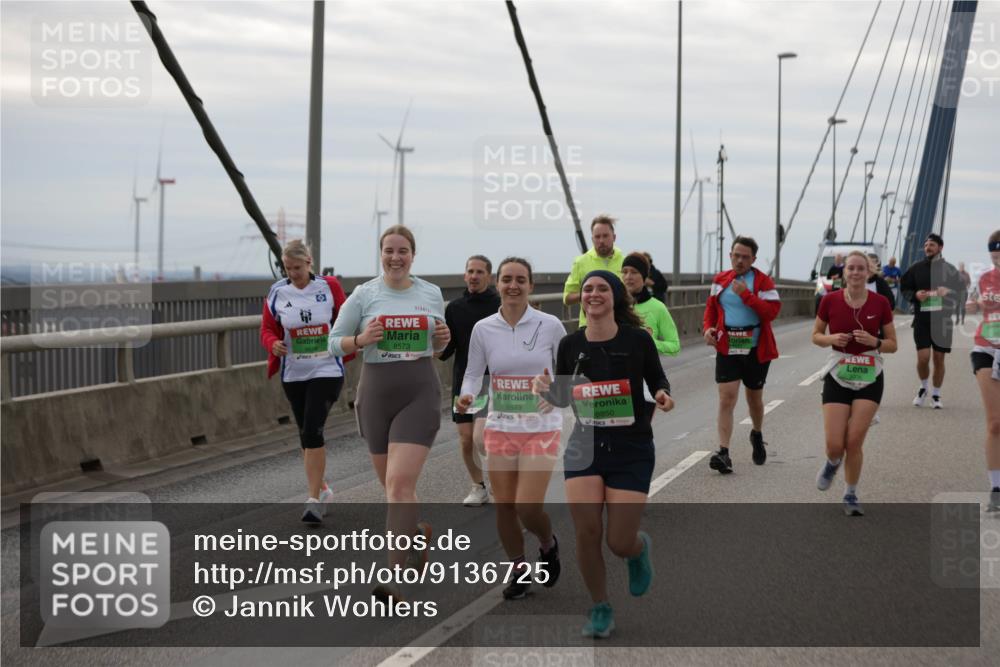 03.10.2025 - Köhlbrandbrückenlauf Jannik Wohlers http://msf.ph/oto/9136725 03.10.2025 16:07:10 Position 1 8573, 8849, 8850 meine-sportfotos.de