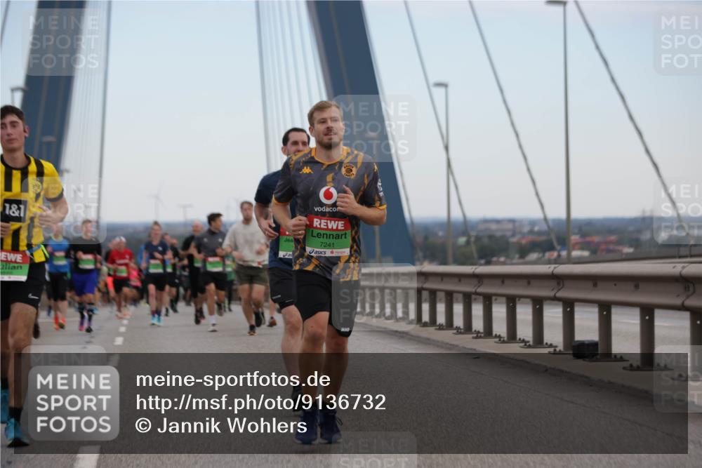 03.10.2025 - Köhlbrandbrückenlauf Jannik Wohlers http://msf.ph/oto/9136732 03.10.2025 15:24:45 Position 1 1, 1, 7241 meine-sportfotos.de