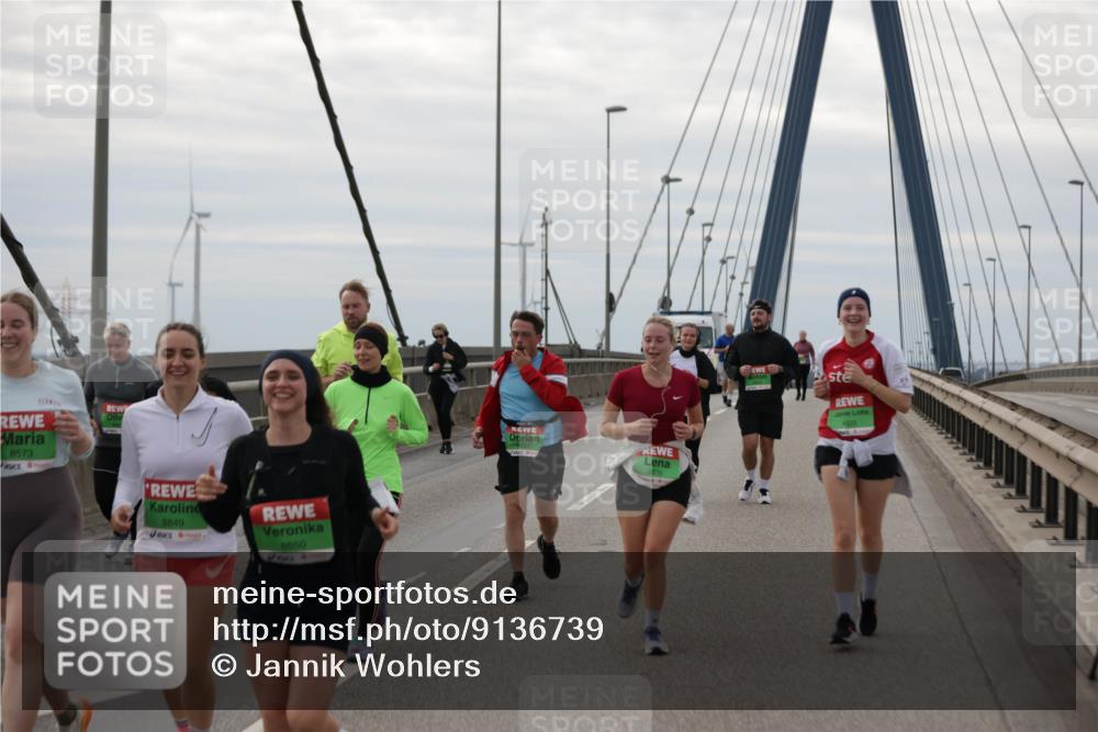 03.10.2025 - Köhlbrandbrückenlauf Jannik Wohlers http://msf.ph/oto/9136739 03.10.2025 16:07:11 Position 1 8573, 8849, 8850, 9336 meine-sportfotos.de
