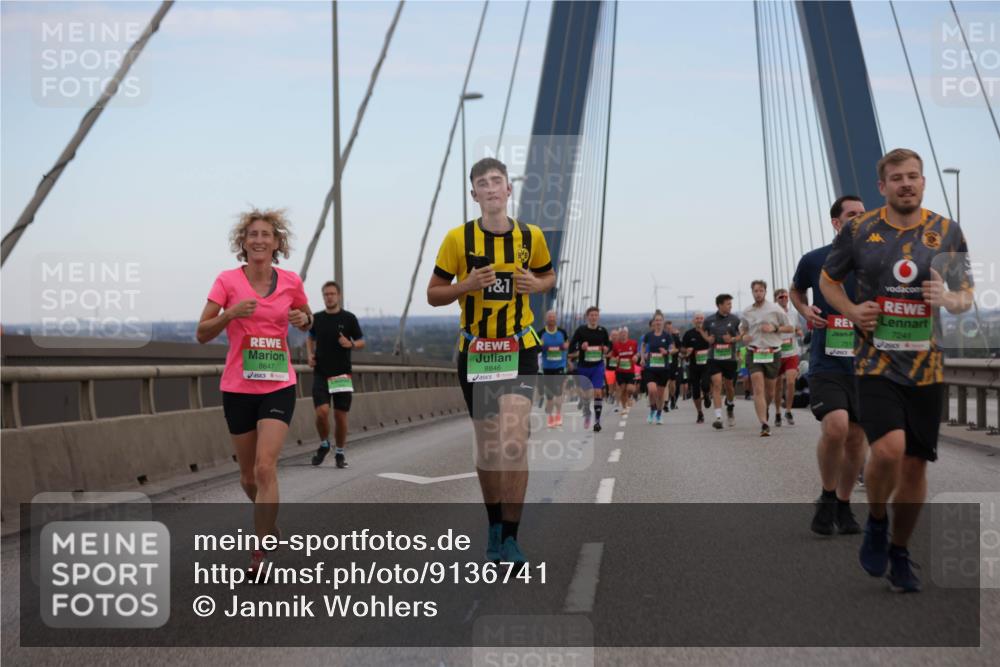 03.10.2025 - Köhlbrandbrückenlauf Jannik Wohlers http://msf.ph/oto/9136741 03.10.2025 15:24:46 Position 1 8847, 1, 8846, 7241 meine-sportfotos.de