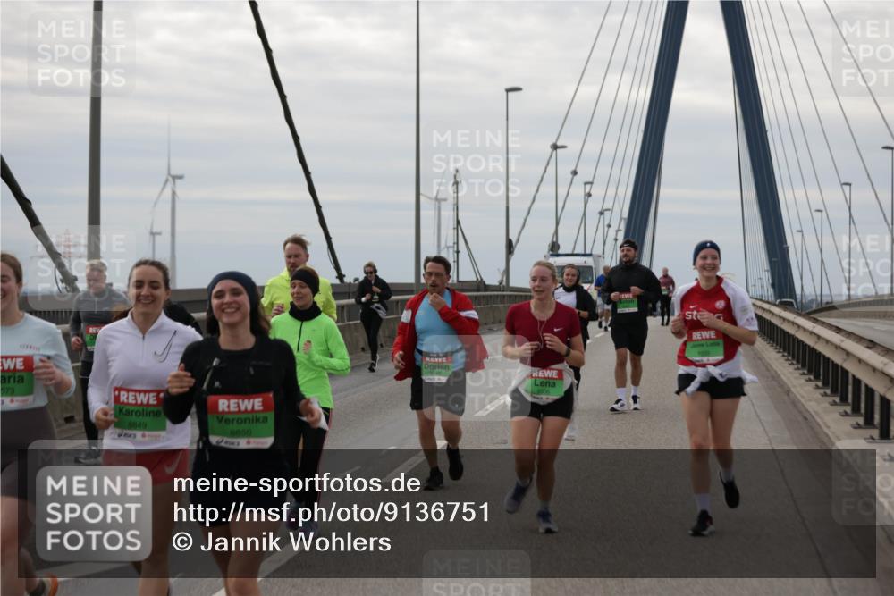 03.10.2025 - Köhlbrandbrückenlauf Jannik Wohlers http://msf.ph/oto/9136751 03.10.2025 16:07:11 Position 1 573, 8849, 8850, 9336 meine-sportfotos.de