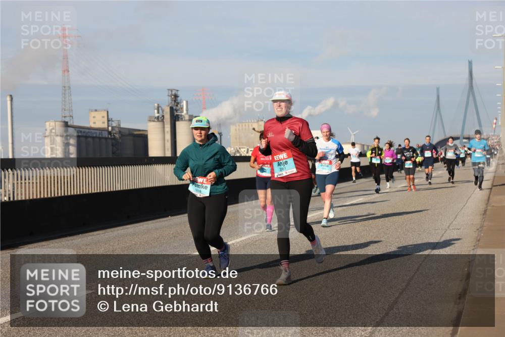 03.10.2025 - Köhlbrandbrückenlauf Lena Gebhardt http://msf.ph/oto/9136766 03.10.2025 09:54:35 Position 2 1418, 2061 meine-sportfotos.de