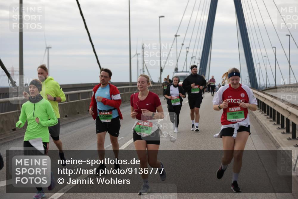 03.10.2025 - Köhlbrandbrückenlauf Jannik Wohlers http://msf.ph/oto/9136777 03.10.2025 16:07:12 Position 1 9336, 9335 meine-sportfotos.de