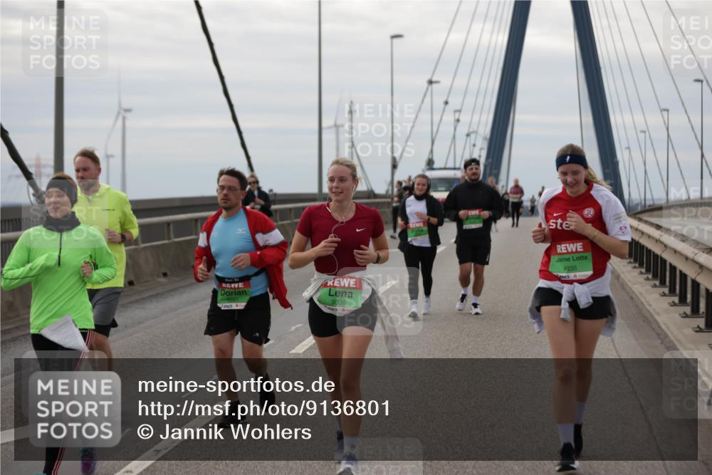 03.10.2025 - Köhlbrandbrückenlauf Jannik Wohlers http://msf.ph/oto/9136801 03.10.2025 16:07:12 Position 1 9551, 9336, 9335 meine-sportfotos.de