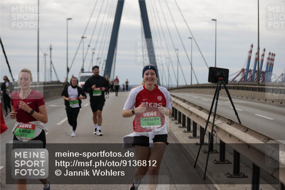 03.10.2025 - Köhlbrandbrückenlauf Jannik Wohlers http://msf.ph/oto/9136812 03.10.2025 16:07:13 Position 1 9336, 9335 meine-sportfotos.de