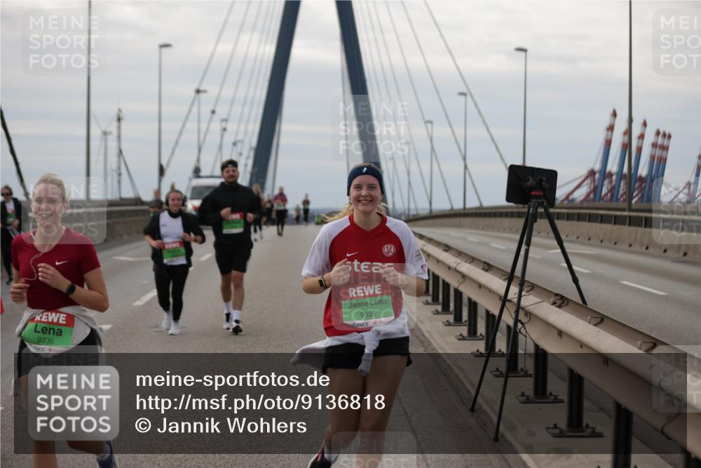 03.10.2025 - Köhlbrandbrückenlauf Jannik Wohlers http://msf.ph/oto/9136818 03.10.2025 16:07:13 Position 1 9336, 9335 meine-sportfotos.de