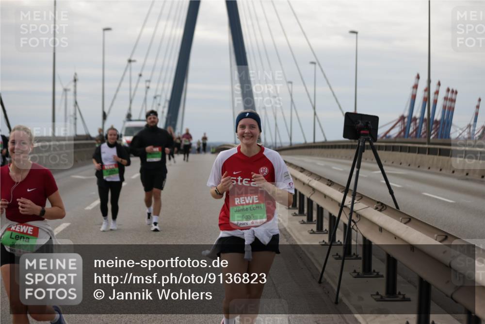 03.10.2025 - Köhlbrandbrückenlauf Jannik Wohlers http://msf.ph/oto/9136823 03.10.2025 16:07:13 Position 1 9336, 9335 meine-sportfotos.de