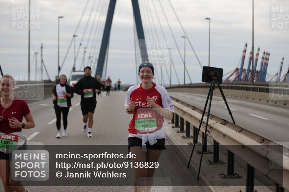 03.10.2025 - Köhlbrandbrückenlauf Jannik Wohlers http://msf.ph/oto/9136829 03.10.2025 16:07:13 Position 1 9336, 9335 meine-sportfotos.de