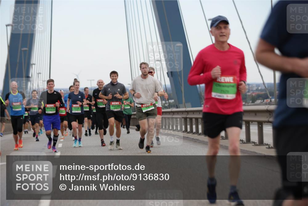 03.10.2025 - Köhlbrandbrückenlauf Jannik Wohlers http://msf.ph/oto/9136830 03.10.2025 15:24:48 Position 1  meine-sportfotos.de
