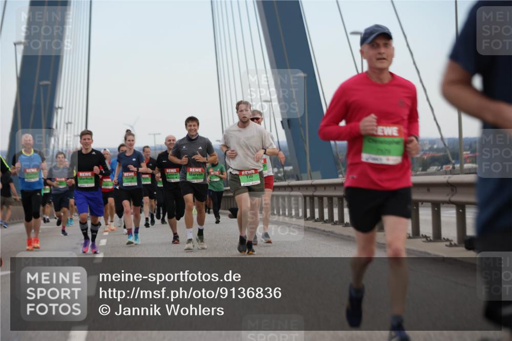 03.10.2025 - Köhlbrandbrückenlauf Jannik Wohlers http://msf.ph/oto/9136836 03.10.2025 15:24:48 Position 1 8784 meine-sportfotos.de